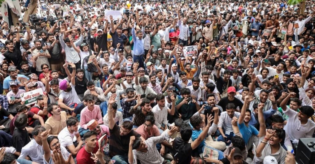 6a5efa6a60256-cockroach-janta-party-protest-214940979-16x9